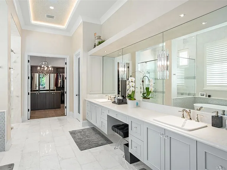 10331 Los Feliz Dr — Photo 13