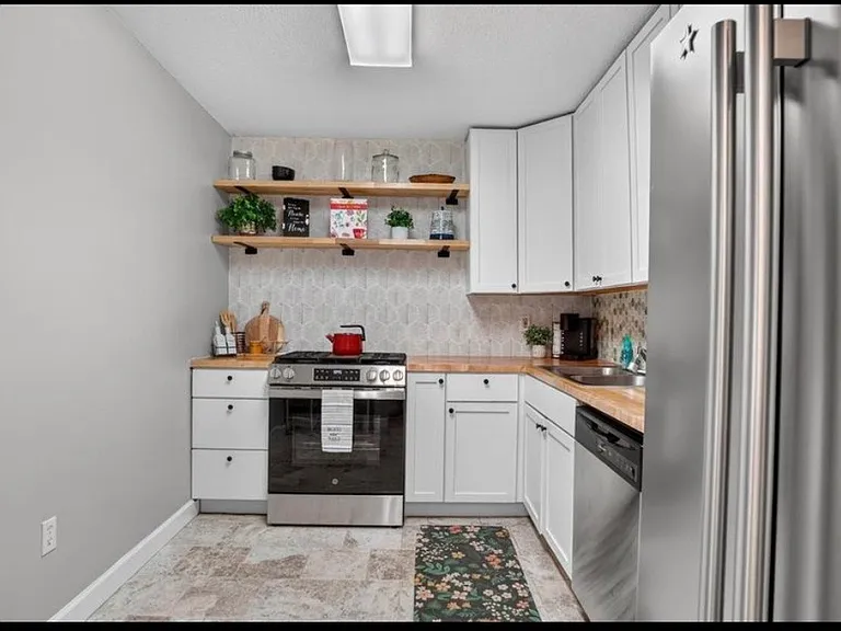 1121 University Blvd W — Photo 3