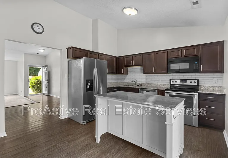 3409 Woodbaugh Dr — Photo 5