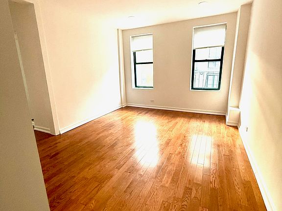 3rd image of 127 W 82nd St APT 4D