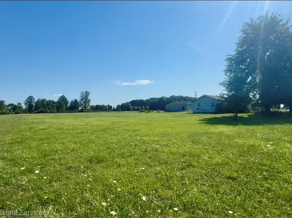 8485 Yale Rd, Avoca, MI 48006
