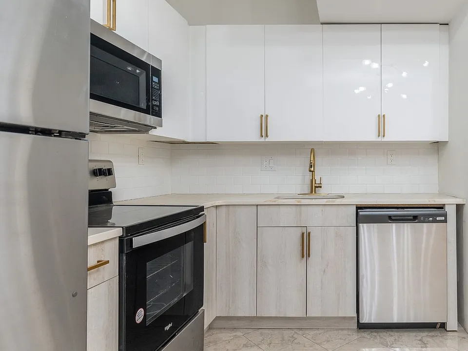 P1 - 1424 W Girard Ave