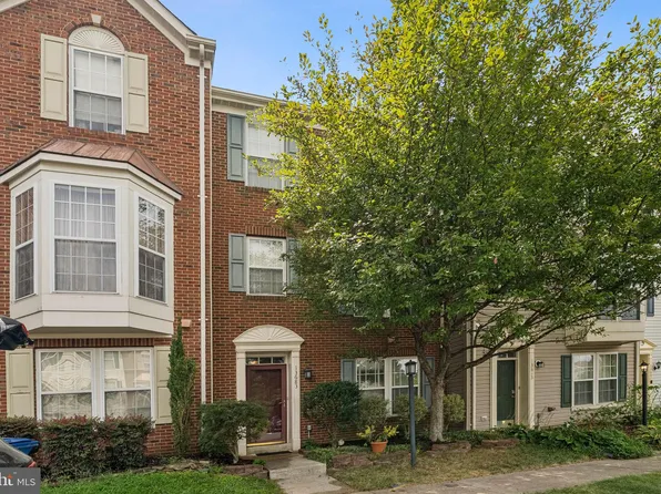 13683 Saint Johns Wood Pl, Herndon, VA 20171