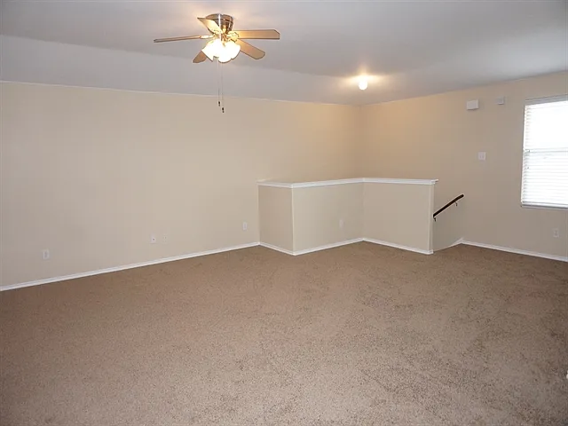 429 Grant Ln — Photo 6