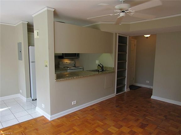 4th image of 1700-B6 N Elm St