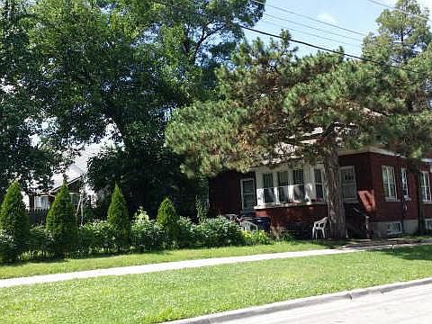 2nd image of 401 Bowen Ct