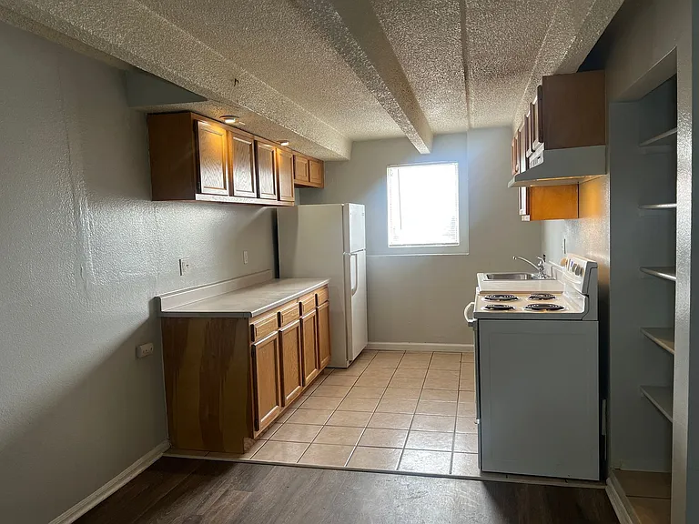 1180 Yosemite St #B2 — Photo 6