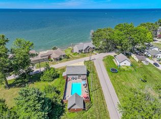 9385 Headlands Rd, Mentor, OH 44060