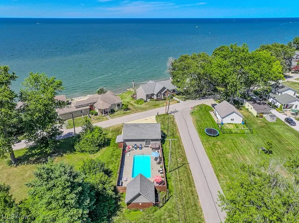 9385 Headlands Rd, Mentor, OH 44060