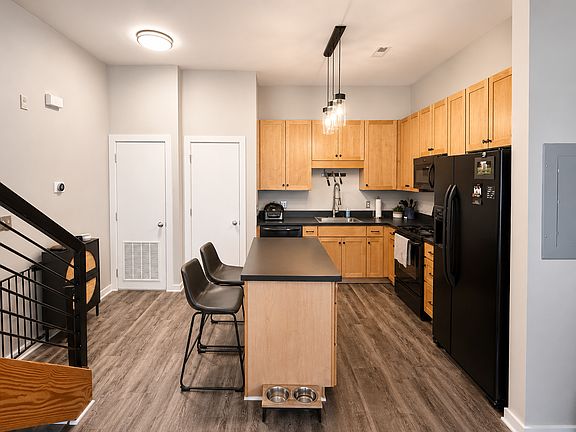 4th image of 3229 Wesley Ave