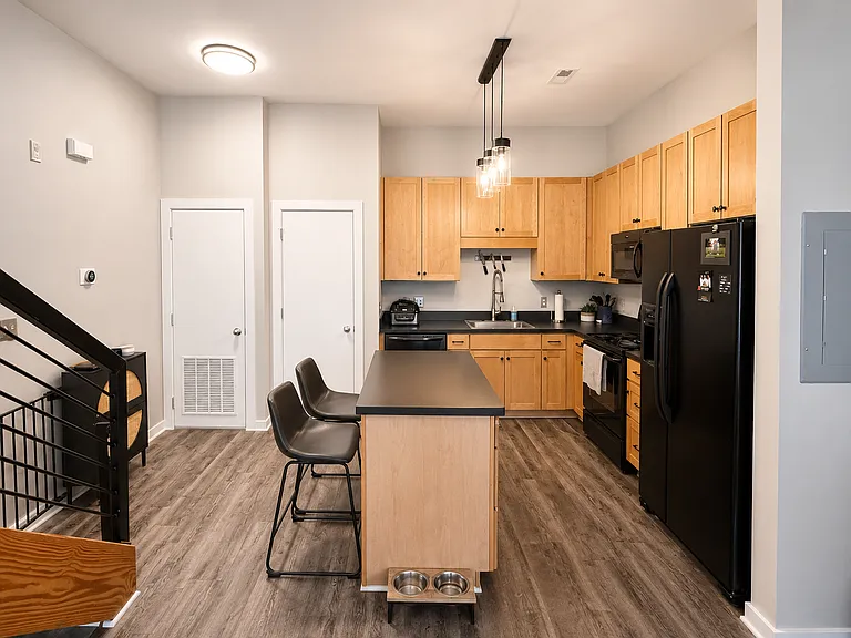 3229 Wesley Ave — Photo 4