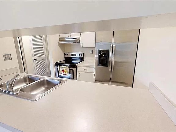 4th image of 3102 W Horatio St Unit 25