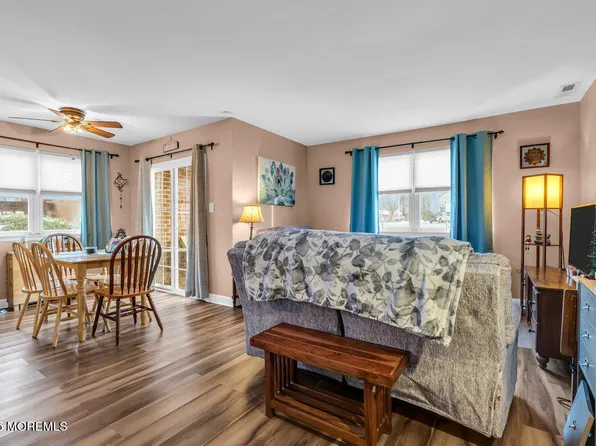 27-2 Florence Tollgate Apts Place #2, Florence, NJ 08518