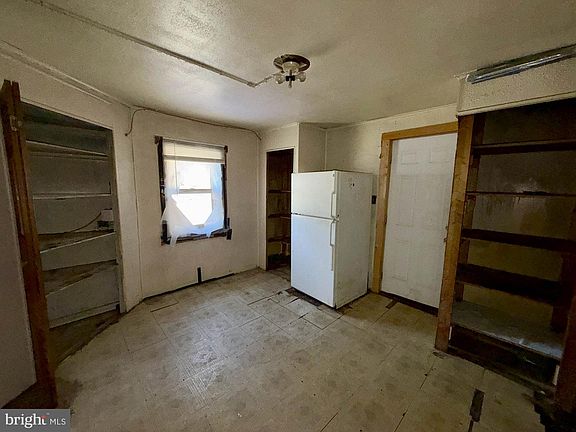5th image of 3332 Roxbury Rd