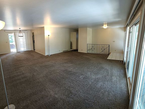 4th image of 404 E Doreen St