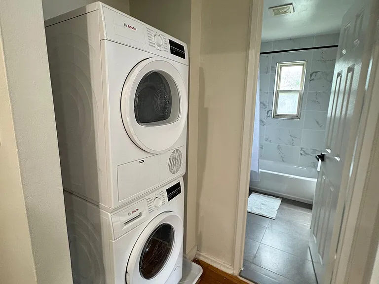 Lakeview Apartments — Photo 10
