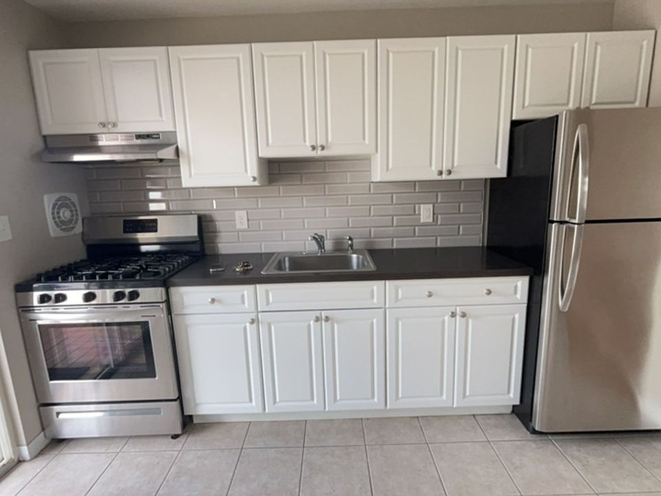 1st image of 303 Plainfield Ave APT B5