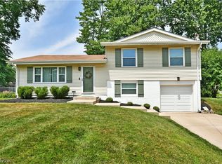 3819 Adrian Dr SE, Warren, OH 44484