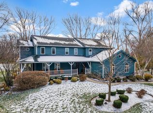 32 Lake View Rd, Hawthorn Woods, IL 60047