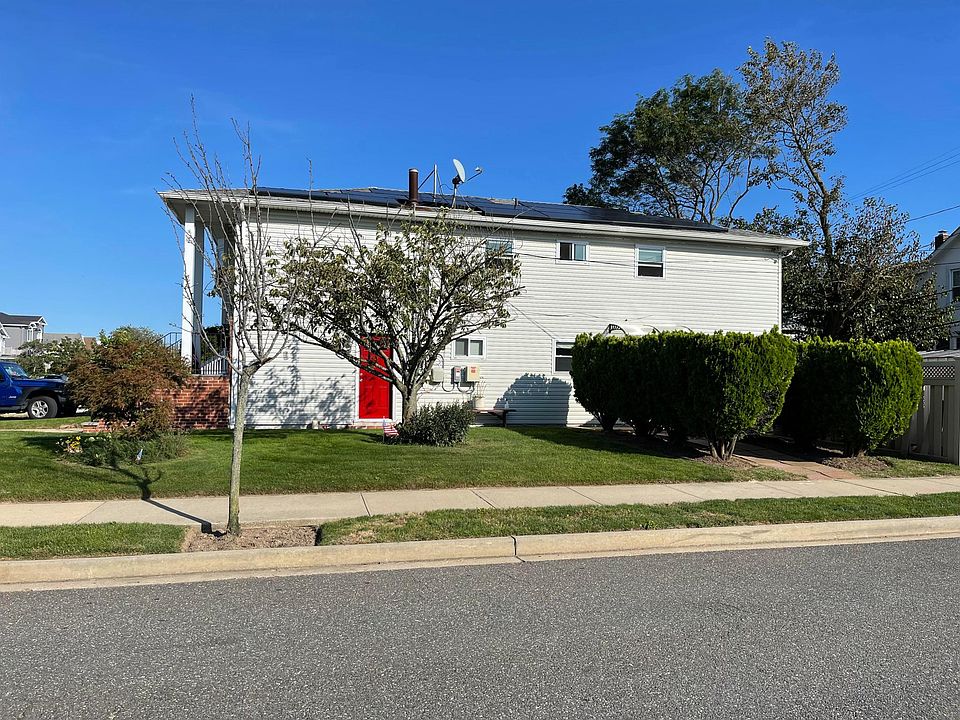 1st image of 270 W Pine St