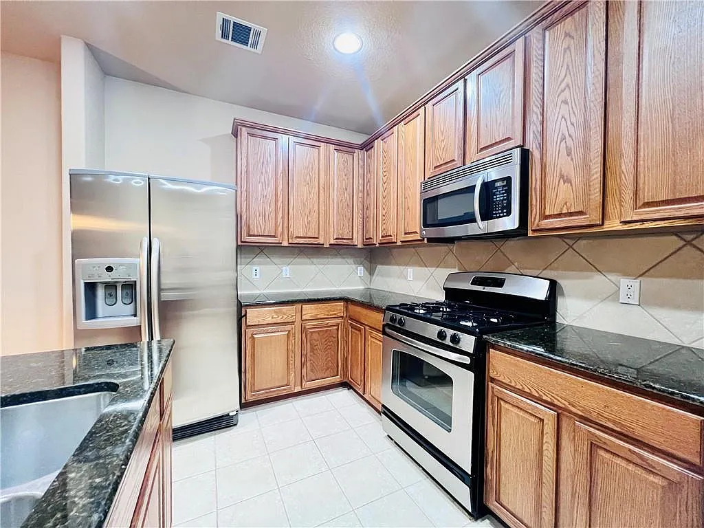 3 bed, 2.0 bath, 1530 sqft, $2,445 — Photo 3