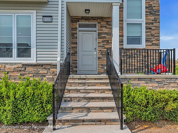 3rd image of 103 Bradhurst Avenue