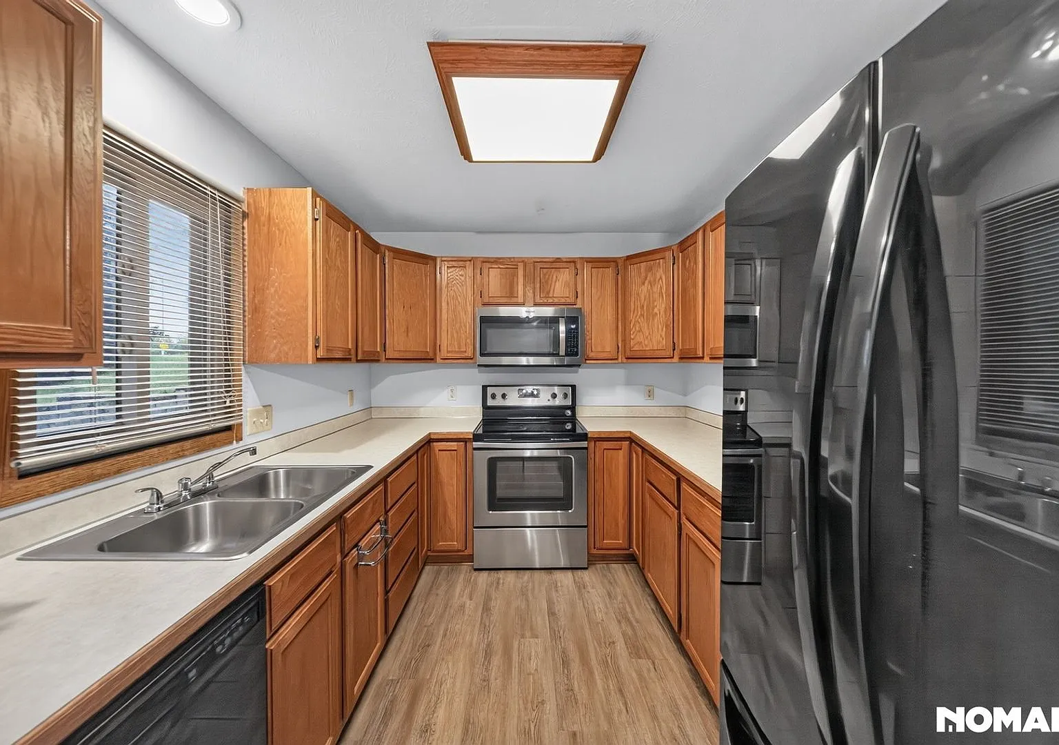 Charming 3BR Townhome in Lincoln — Photo 3