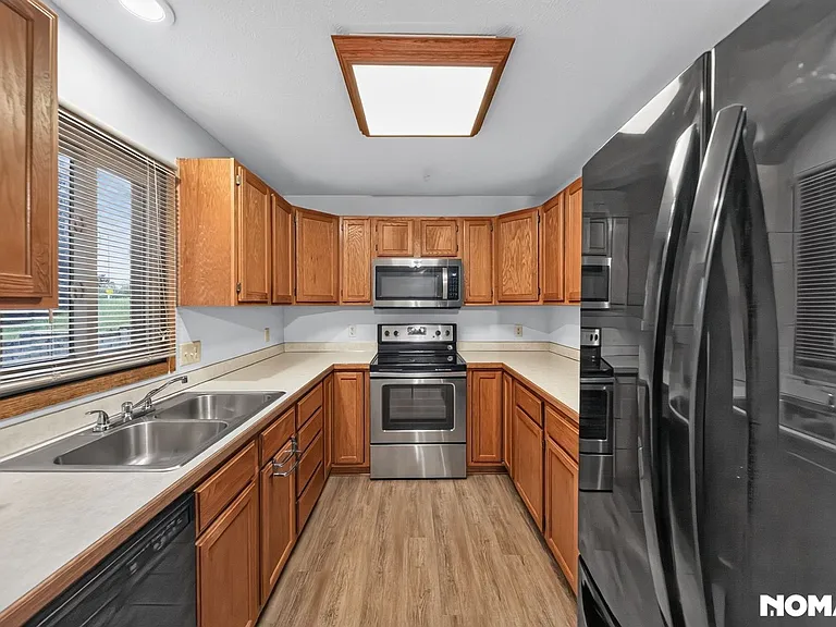 908 Newport Blvd — Photo 3