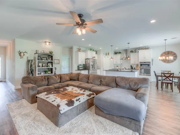 122 Maryville Ln, Liberty, TX 77575