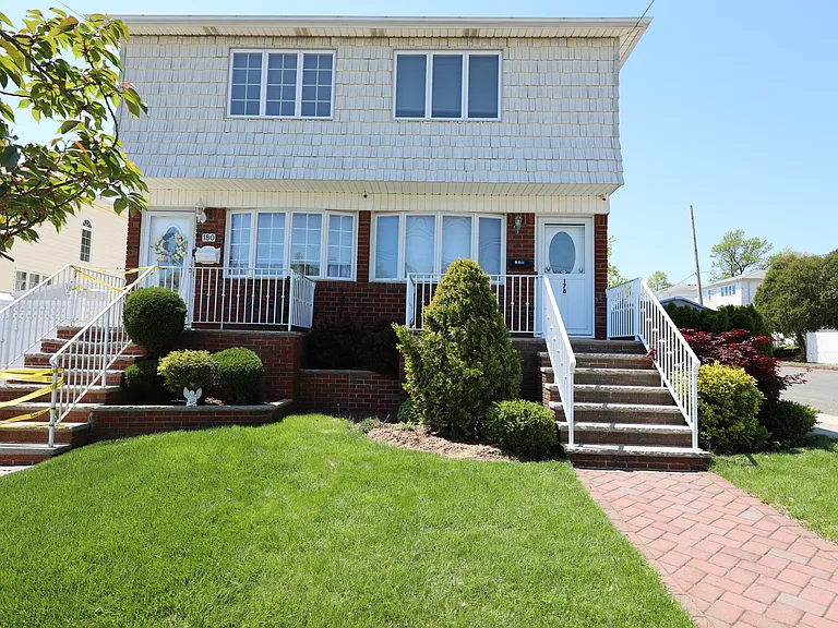 178 Spratt Ave — Photo 3