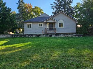 12 E Oregon St, Lapeer, MI 48446