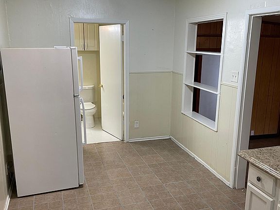 4th image of 1703 Elkins Ave