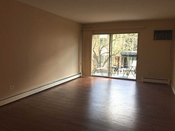 3rd image of 10 E Dundee Quarter Dr Unit 208