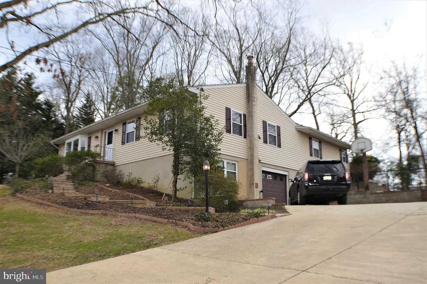 1035 Sun Valley Dr photo 1