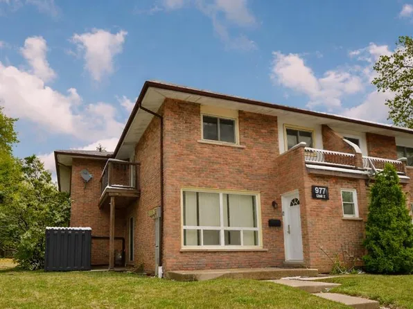 977 Francis Rd #2, Burlington, ON L7T 3Z1