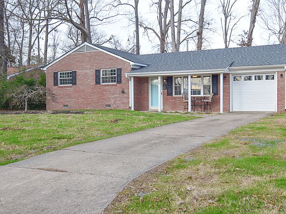 3rd image of 6 Helen Dr