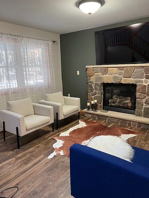 3 bed, 2.5 bath, 1720 sqft, $2,400 — Photo 3