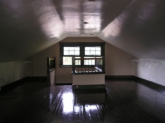 3rd floor Bedroom