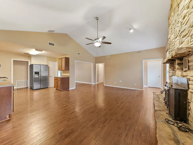 615 Burwood Ln — Photo 12