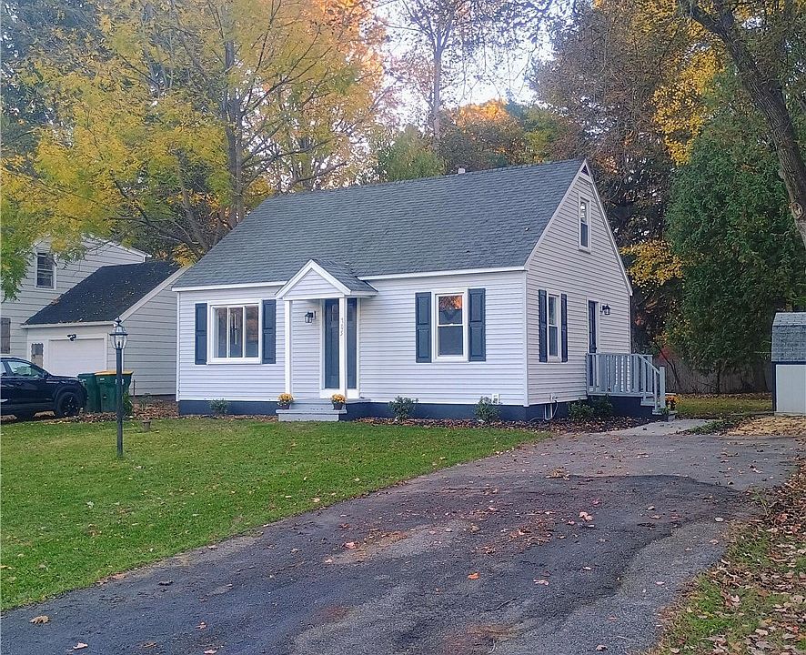 1st image of 705 Palmer Dr
