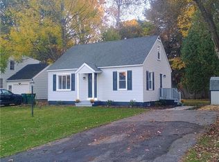 705 Palmer Dr, North Syracuse, NY 13212