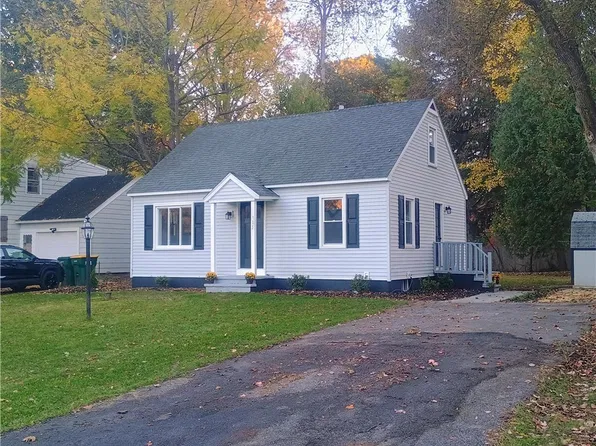 705 Palmer Dr, North Syracuse, NY 13212