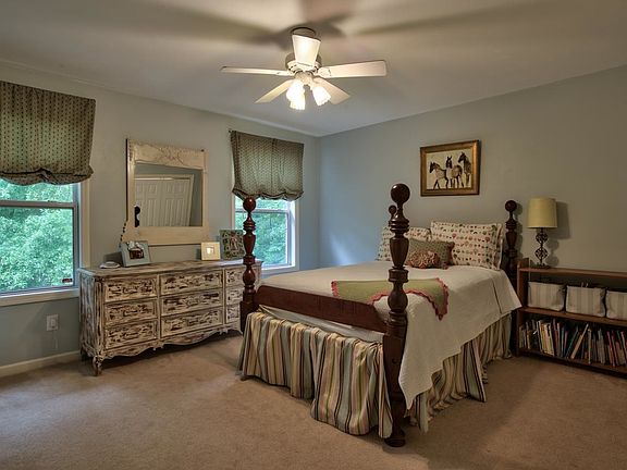 3rd image of 411 Holly Hill Ct