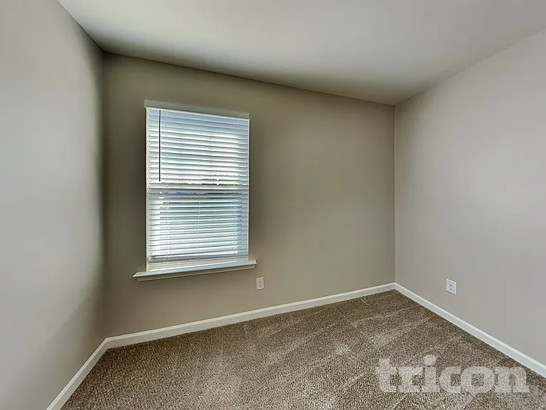 409 Eastfair Dr — Photo 12