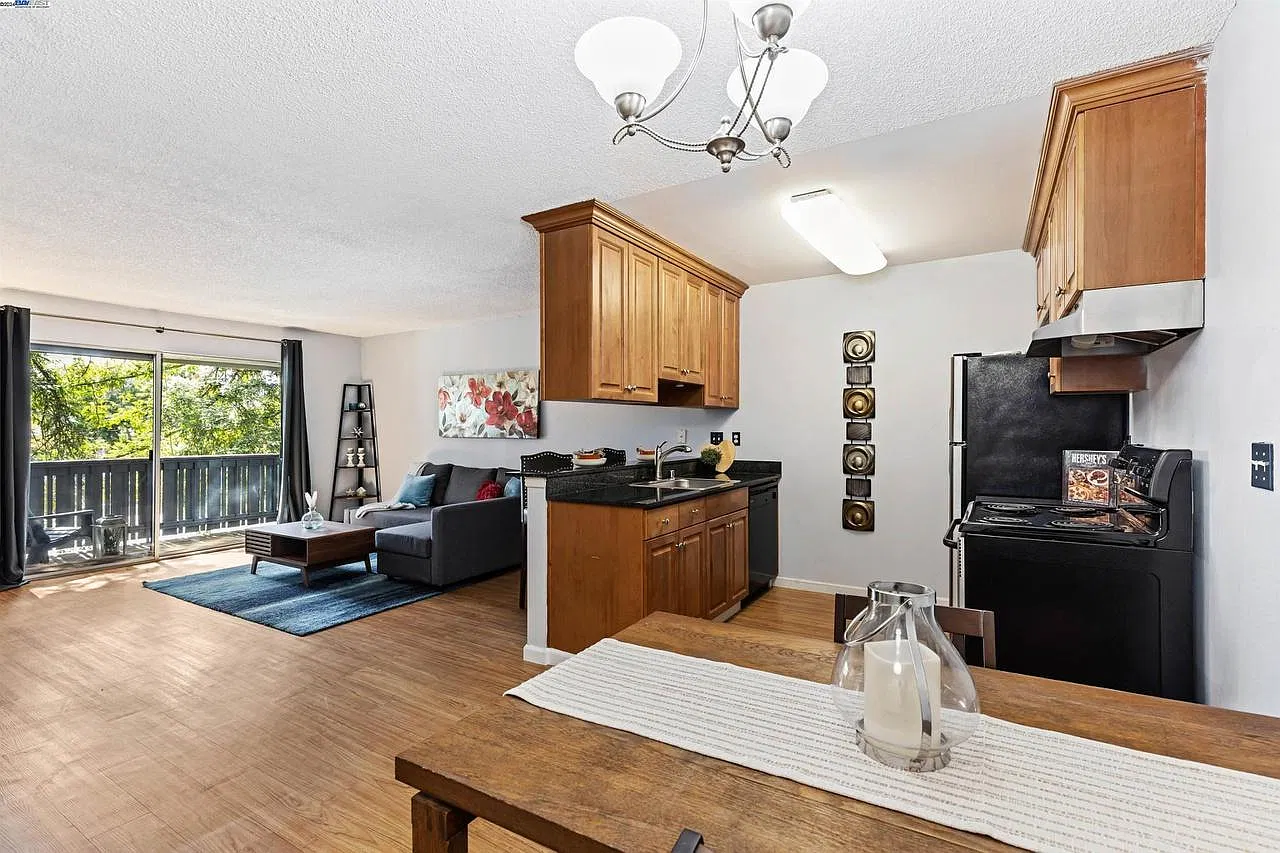 1 bed, 669 sqft, $2,200 — Photo 1