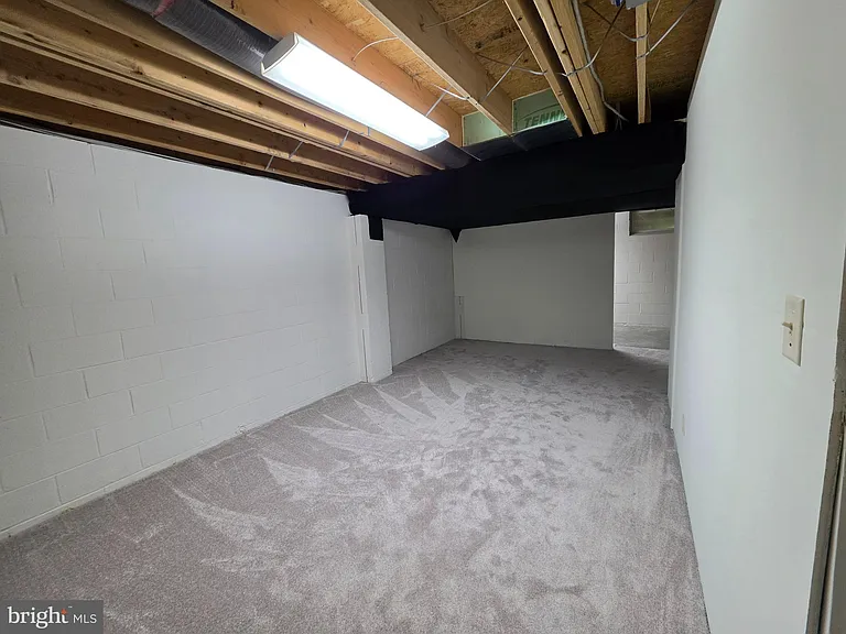 614 E Pebworth Rd — Photo 45