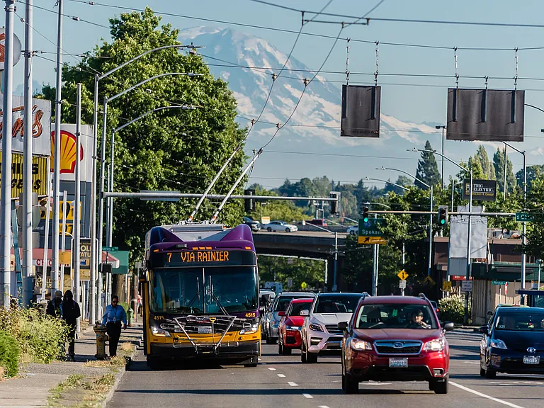 Easy access to public transportation!