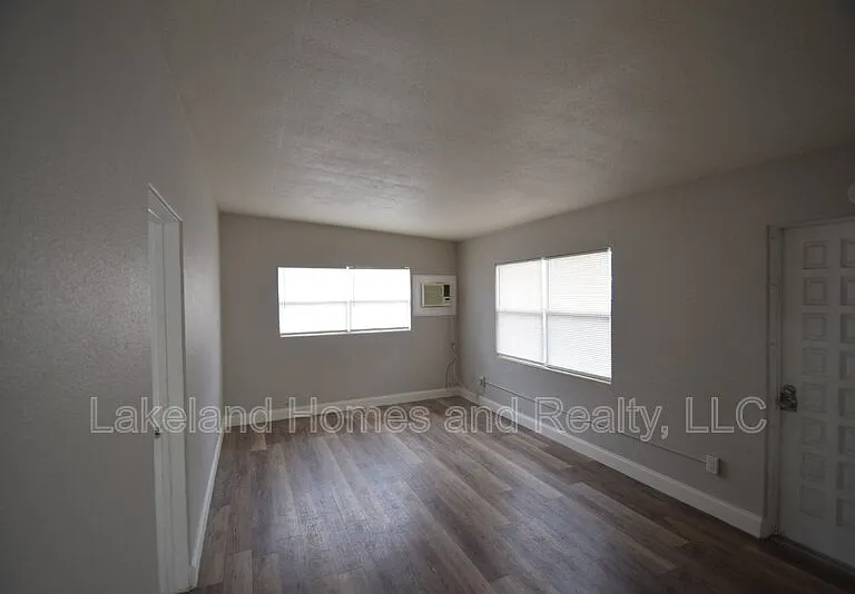 730 26th St NW — Photo 7
