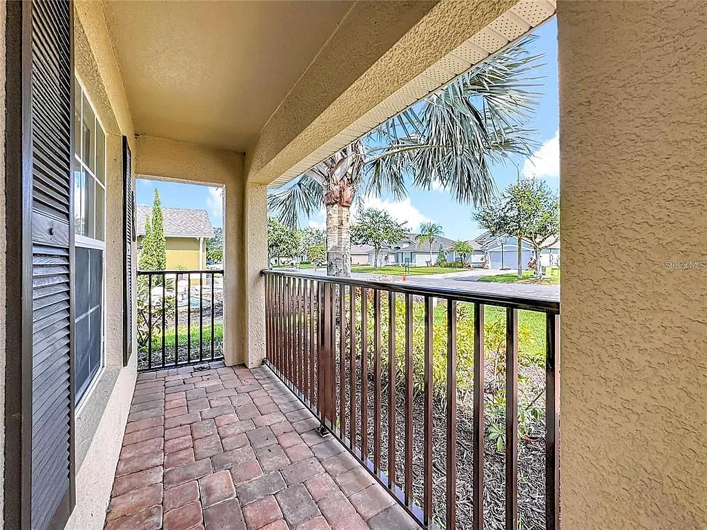 4 bed, 2.5 bath, 2399 sqft, $2,900 — Photo 4