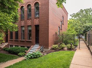 10 Manhattan Mews, Saint Louis, MO